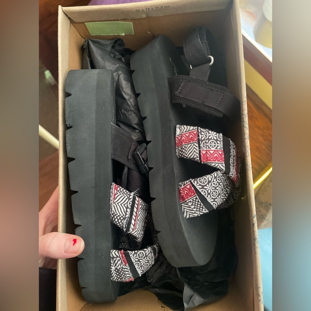 New in Box Free People Sandals La Paz Printed Sandals *make offers*